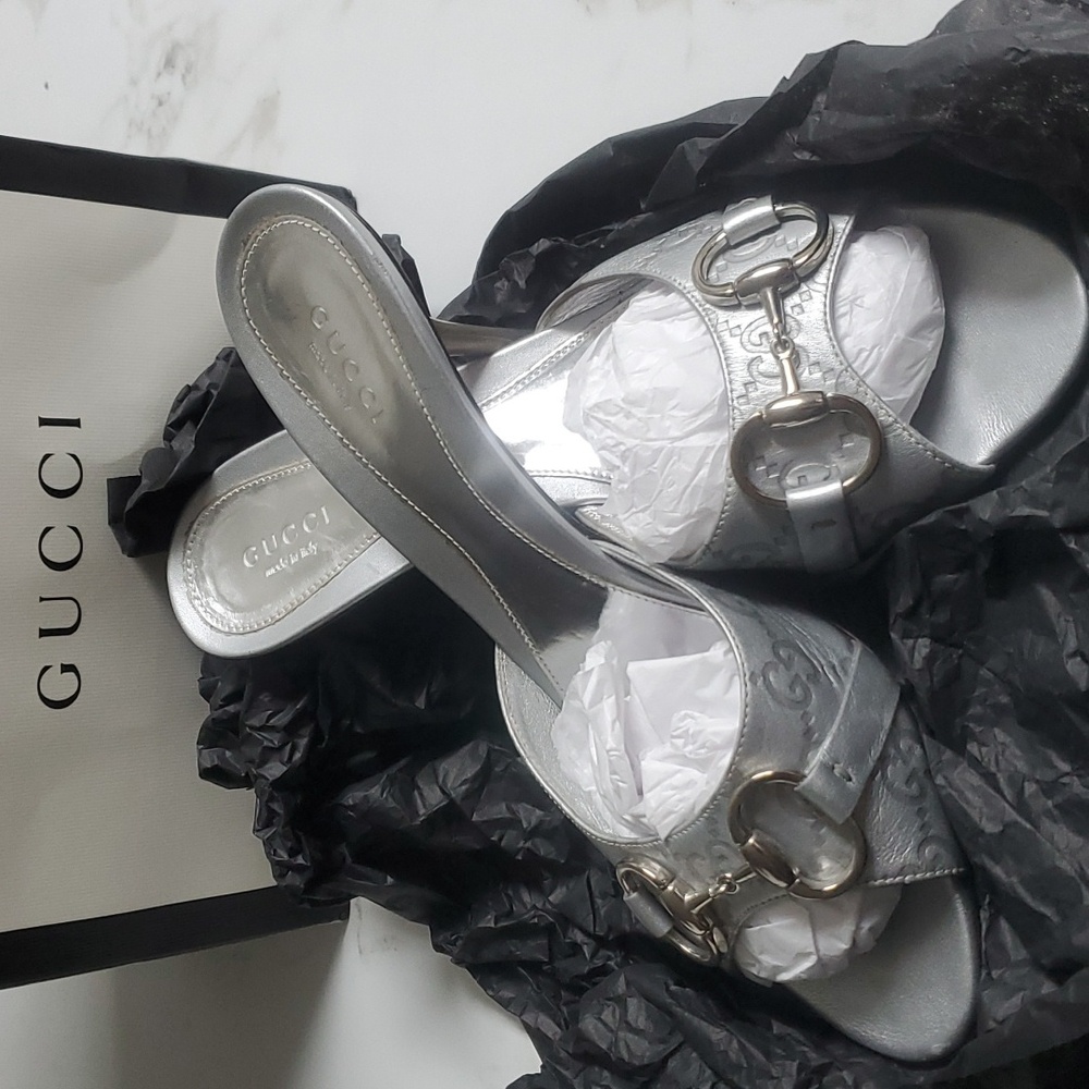 Gucci Embossed Horsebit Peep Toe Sandal ❤️